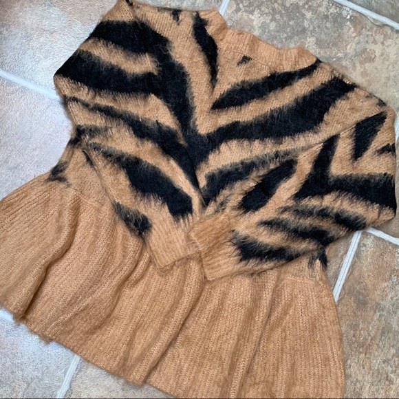 🔴 POL Camel Black Zebra Mohair Peplum Sweater Top - Picture 7 of 9